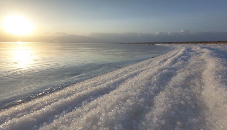 Salzstrand am Toten Meer